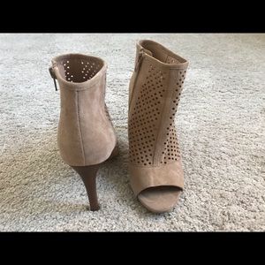 Trendy - Unworn Beige/Tan Spring Bootie
